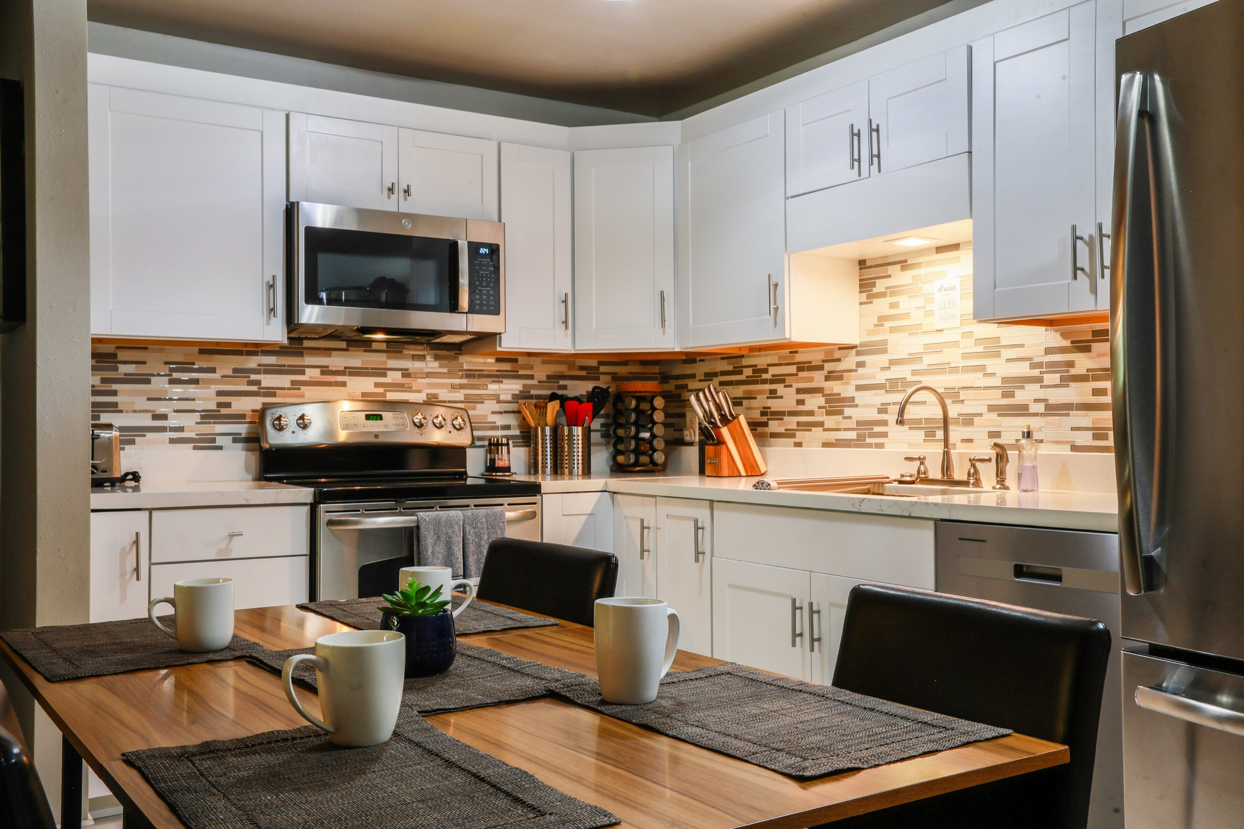 Shuttle Condo fully equipped kitchen, Avon Colorado